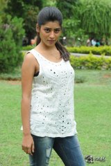 Gayatri at Bandhook Movie Platinum Disc Function